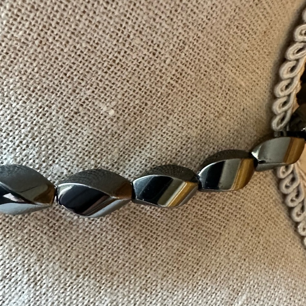 Gorgeous Necklace 🖤 - Picture 4 of 4
